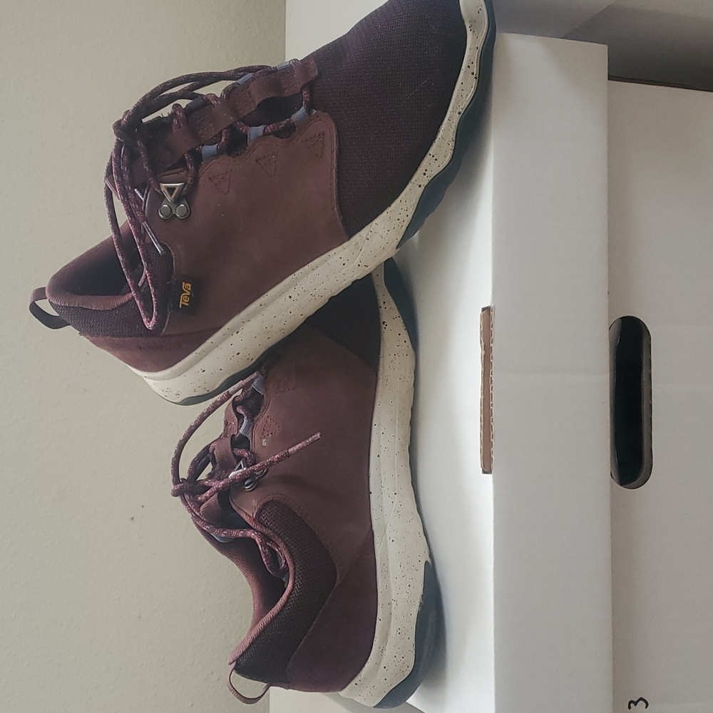 Teva W Arrowhead WP